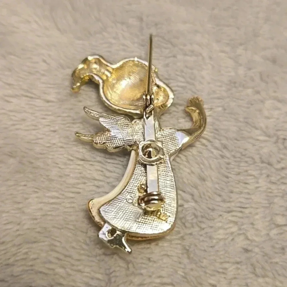 #412 Vintage Beatrix Gold Tone Chrismas Angel Holiday pin brooch - Picture 2 of 2